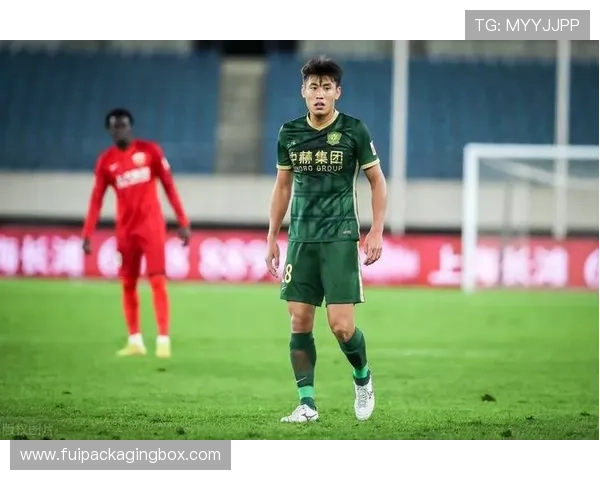 张呈栋怒斥裁判误判精彩任意球配合被吹越位引球迷热议 张呈栋怒斥裁判误判精彩任意球配合被吹越位引球迷热议